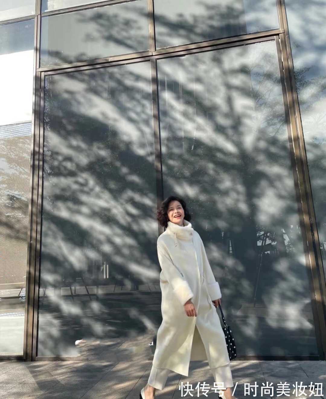 和谐感|冬天最不能缺的就是“白色大衣”,不挑人又显气质,太好看了