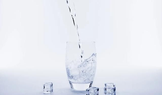 痛风患者|痛风高尿酸血症患者，除了喝水，这7类饮品可以喝吗