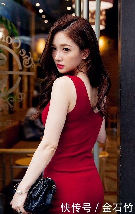 解自己|街拍: 纤瘦气质美女, 轻轻一笑迷死人了!