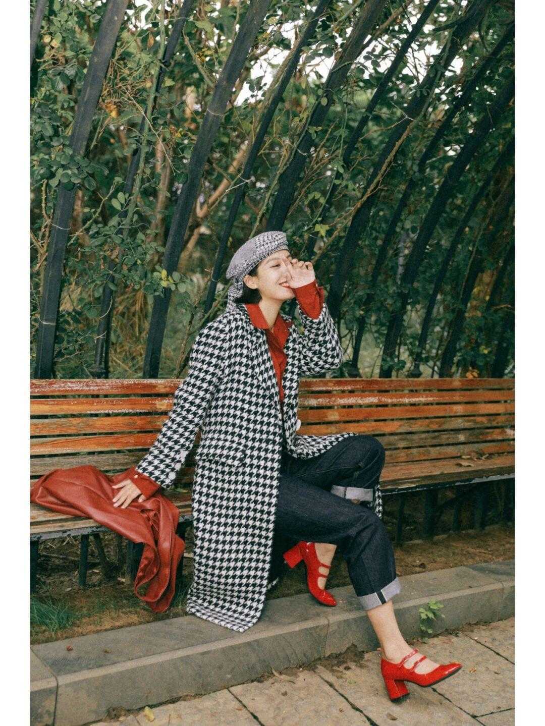 大衣 冬天穿裤子就选黑色牛仔裤,简约百搭不挑人,照着穿就对了