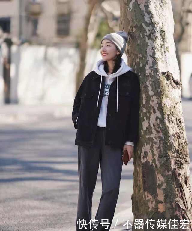 不管穿大衣还是羽绒服,都要注意“裤装”的选择,达人都在这样穿
