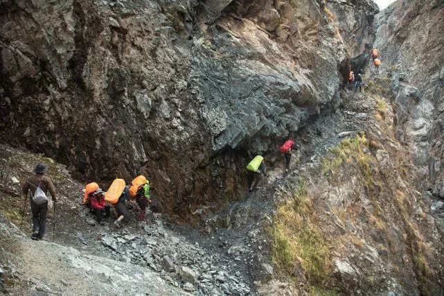 美丽中国-337-：横亘、狼塔