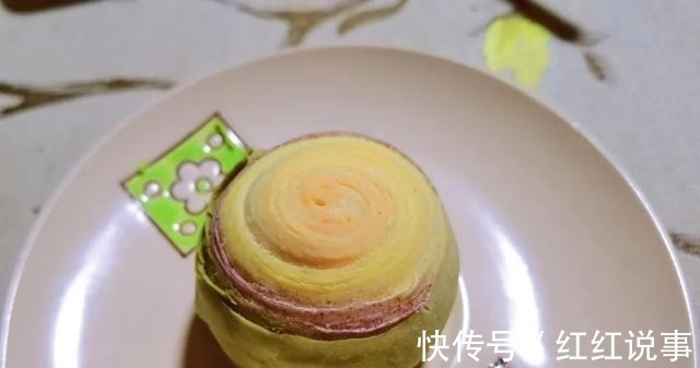 中秋来点不一样的,五彩月饼颜值高,酥软不腻味道好!