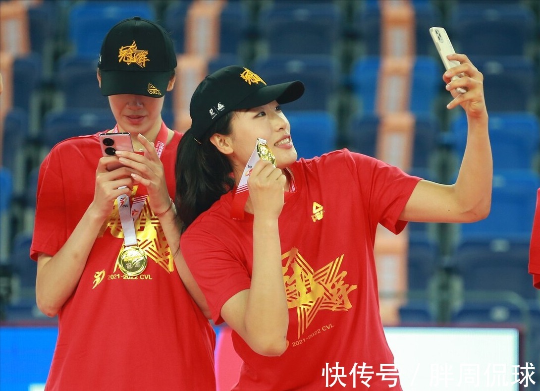 美国女排|晚上19点,刘晏含发声耐人寻味,或正式留洋,比李盈莹更坚决