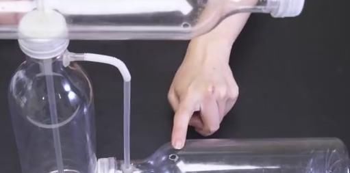 圆孔|塑料瓶变废为宝小妙招,做成一个“无限循环小水车”,有趣又好玩