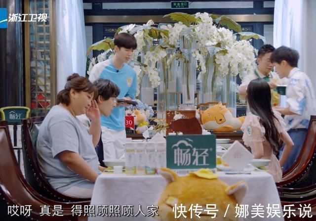 友情不是装的周深说自己最爱吃水煮肉片,贾玲第一反应引热议