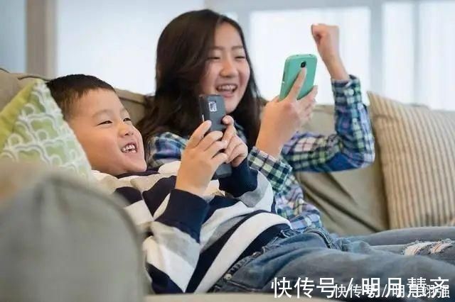 男童|5岁男童近视1000度,家长还跳着说没给玩手机,医生怒斥太无知