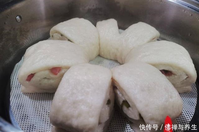 有的人爱吃花卷却不会拧，看看我介绍的这两种方法，简单易操作