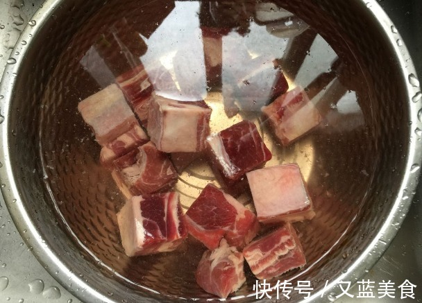 生姜片|炖牛肉，第一步常有人做错，难怪牛肉腥味重不好吃！分享正确做法