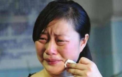 医院|半岁男婴总紧握拳头,奶奶感觉不对后立刻送去医院,医生:来晚了