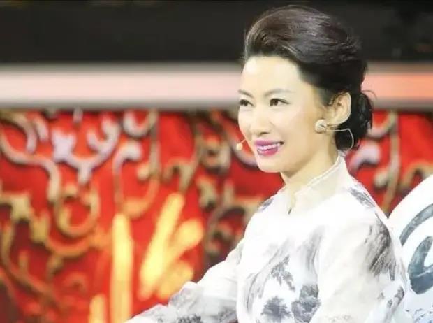 赵明诚!知名美女教授杨雨,自诩当代李清照:“好酒、好赌还好色”