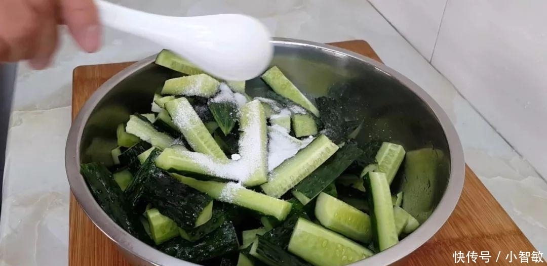 黄瓜这样做, 教你在家秘制风味腌黄瓜, 清脆爽口, 吃半年都不会坏
