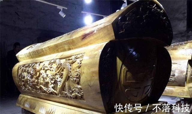 长生!棺材铺门口有副千年绝对,上联“人无千岁寿”,下联让人赞不绝口