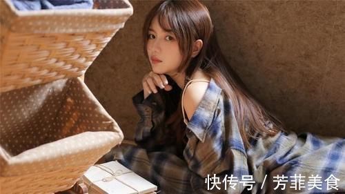 距离感|清纯感美女身穿格纹衬衫,休闲又青春,清新自然又简单
