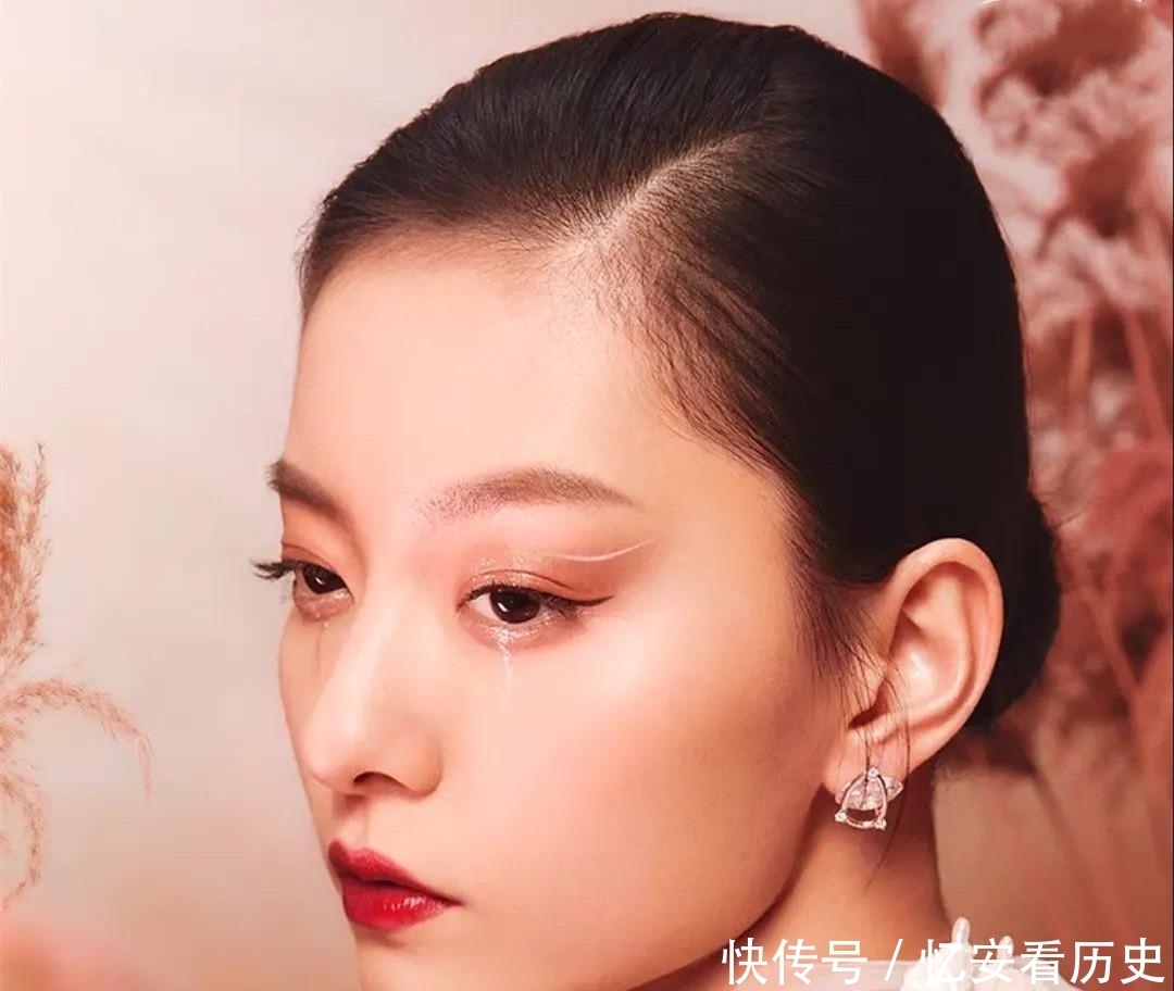 口红|男明星代言彩妆成时尚?画眼影涂口红争议不断,被品牌青睐是为何