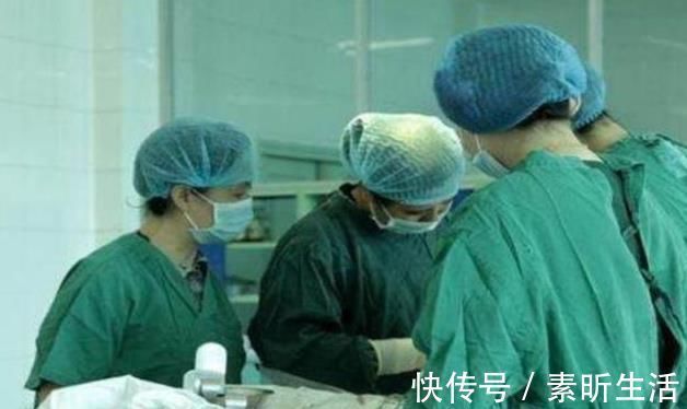 高龄产妇|52岁产妇生出“三胞胎”,看到娃后却崩溃大哭,医生:有点尴尬