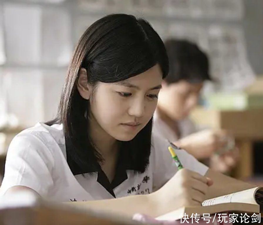 陈妍希是包子脸?当她脱离了小龙女滤镜后,37岁的颜值我却看愣