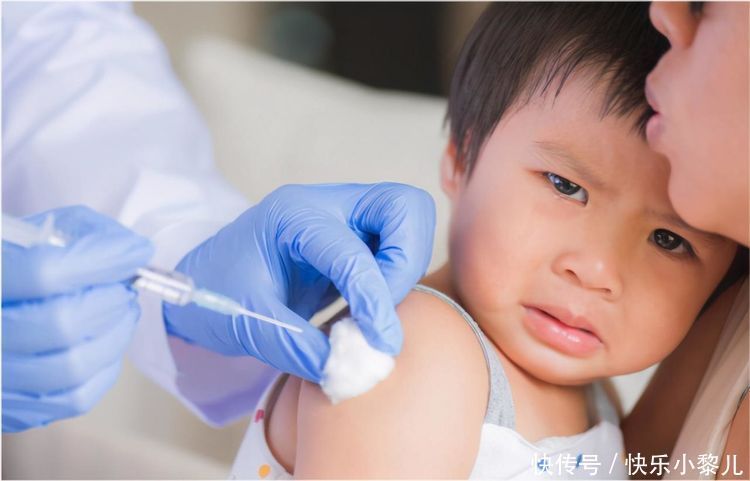 双管齐下|宝宝注射疫苗“双管齐下”,哭都不知道脸看哪边,可以一次两针?