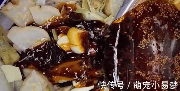 芹菜根|秋季,市场碰到它别错过,不用去皮,洗净加料一腌,比泡萝卜好吃