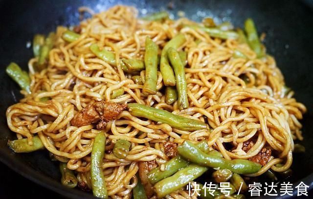 好吃|做豆角焖面有诀窍，这么做不粘不成坨，教您正确做法，太好吃了