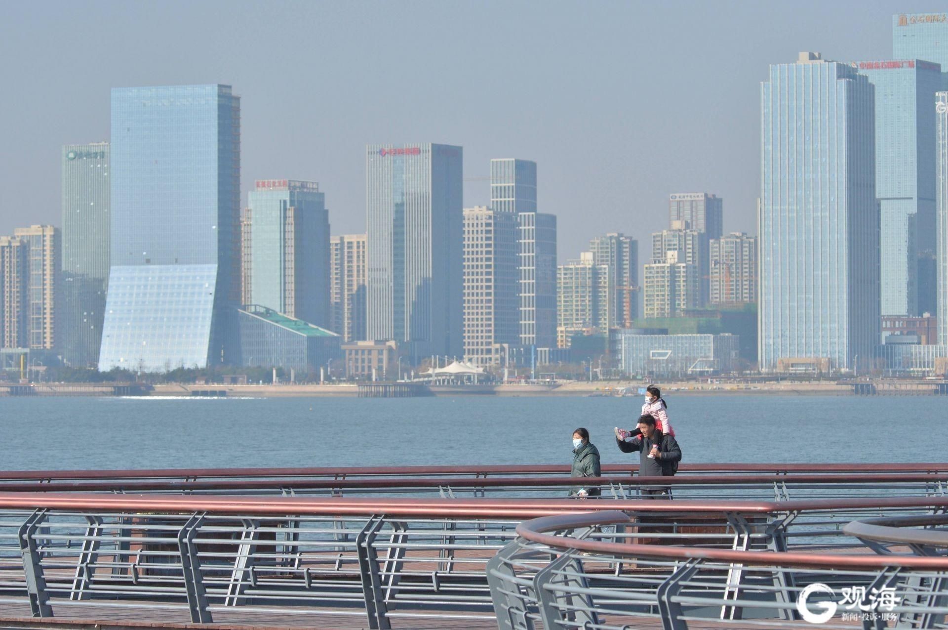 民乐|趁回温逛个公园 青岛市民乐享冬日暖阳