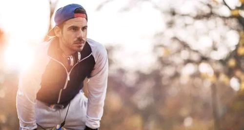 运动|男人老不老，不全看年龄，若身体有这5个特征，说明你在慢慢变老