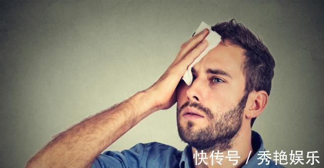 下肢|糖尿病人注意:出现这样奇怪的出汗,提示你有并发症,别不当回事