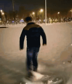 |搞笑GIF:像泥鳅一样的舌头,好长啊