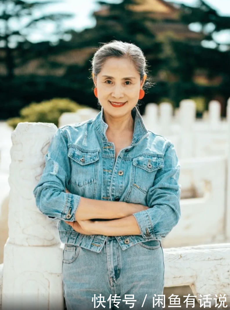 羡慕|70岁“天蝎奶奶”火了,穿牛仔装又美又飒,身材曲线年轻人都羡慕