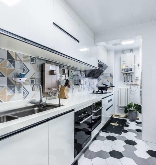 灯光|她不顾家人反对封上阳台,没想到入住后这么实用,70平也不愁储物