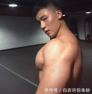 小哥|寸头肌肉小哥,公狗腰猛男腿,能亲吻自己的胸肌,是不是你的菜