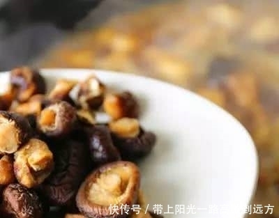  正宗香菇焖鸡做法，鲜香美味又营养