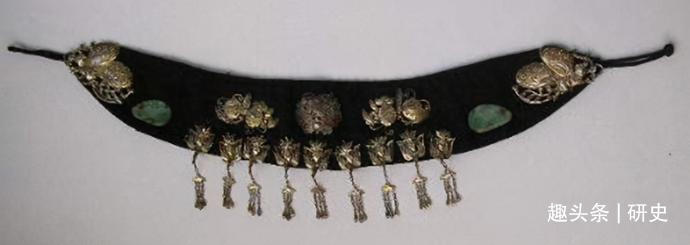 抹额&《红楼梦》贾宝玉头上为何总戴个带子,是干什么用的