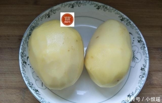 亲爱的|土豆新吃法，这么做简单又美味，比肉都好吃，做一盘，上桌就光盘