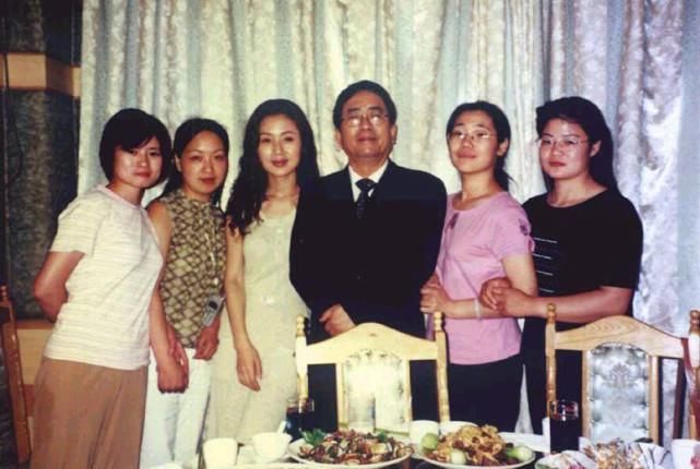 14年的婚姻败给了一时温情，他娶了小16岁女孩