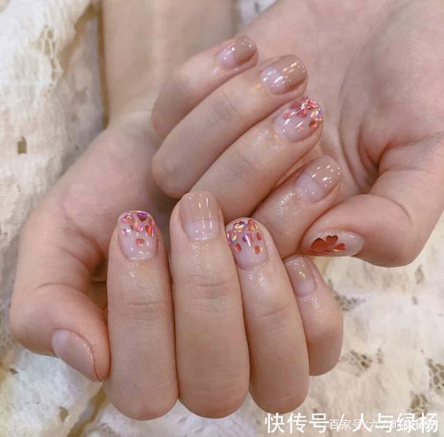 指甲|近期超火的韩系亮片美甲分享,闪闪惹人爱,换上你就是最亮的仔!