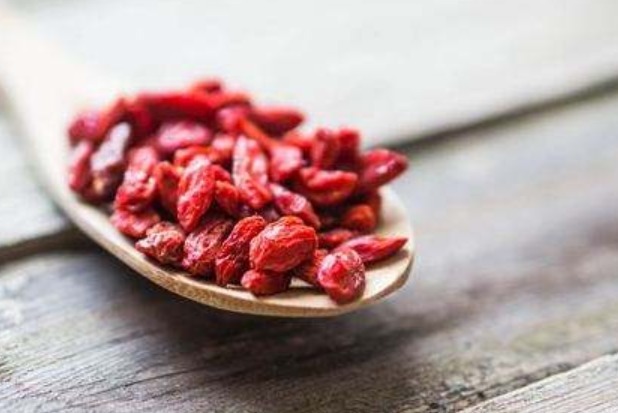 枸杞子|枸杞百利却有三害,很多人不在意,以为养生其实是雪上加霜!