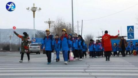 新北|甘肃会宁新北小学：护航花朵 撑起“平安伞”