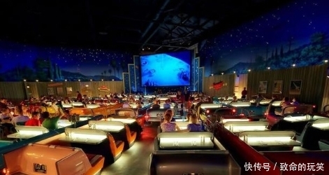 图为|世界各种特色电影院,情侣座就是一张床