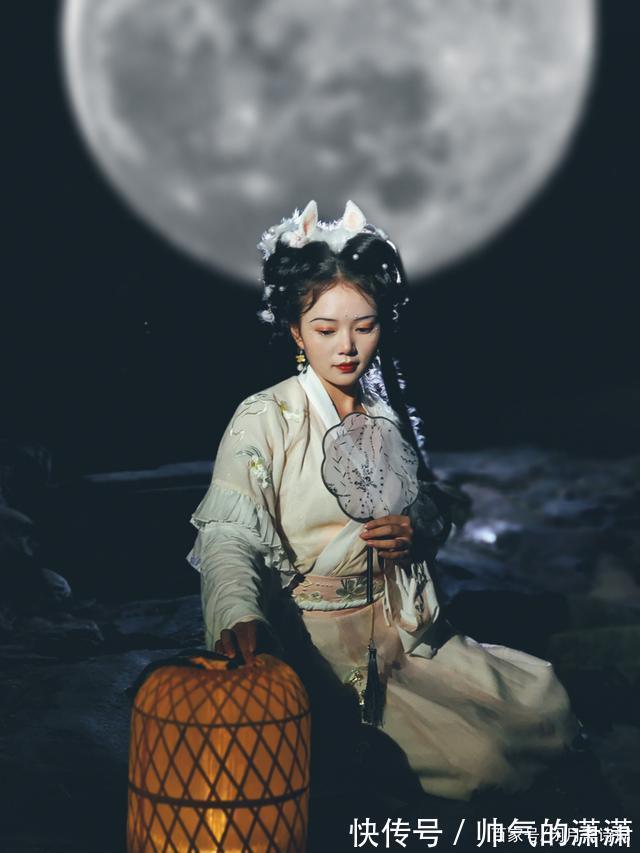 梦醒@七绝·十三首丨花前月下无人语,月下花前淡淡浓