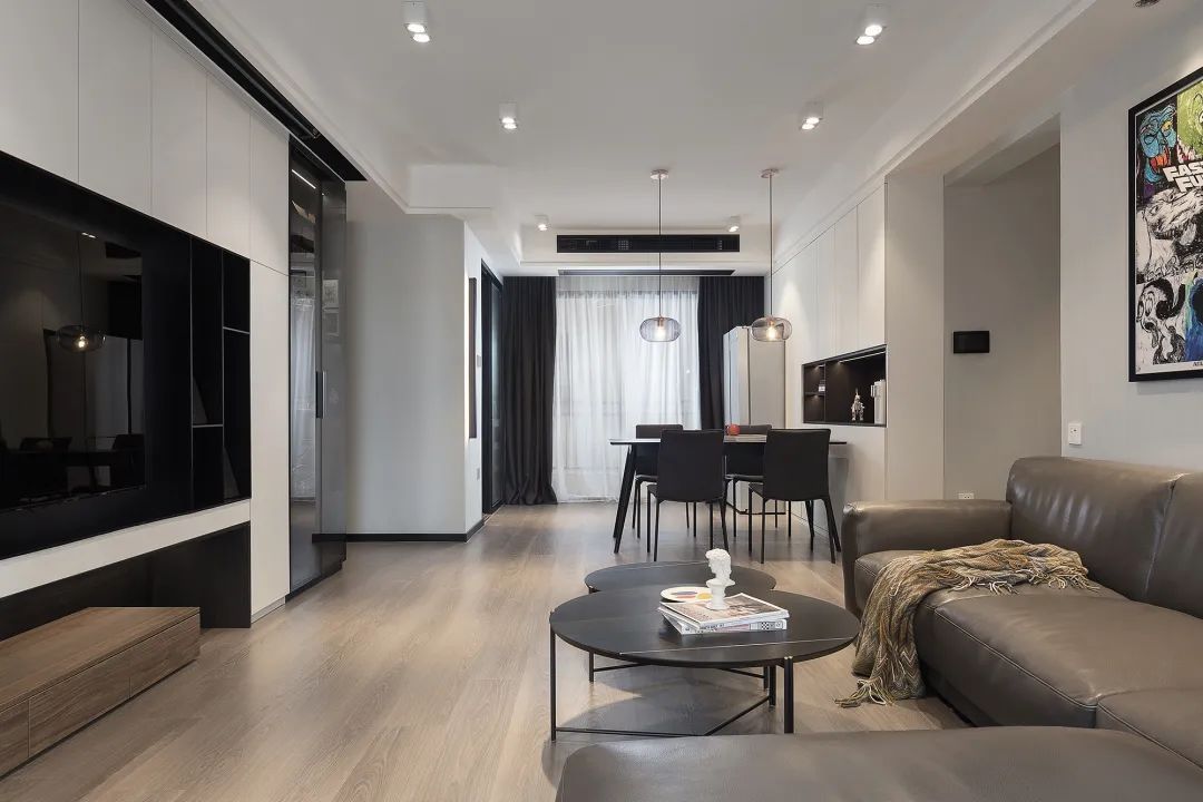 布置|125㎡现代黑白灰+木质感,简雅舒适无主灯,品质生活好自然