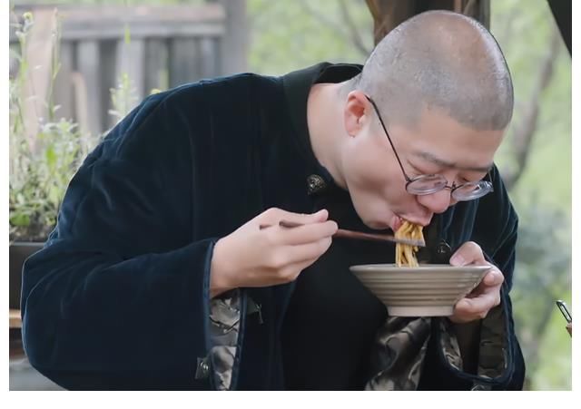 蘑菇|黄磊的“葱油拌面”能申请吉尼斯？看到张艺兴的剩饭，瞬间明白了