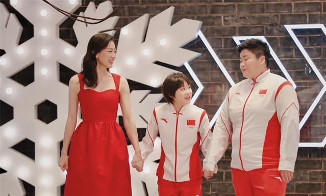 孙一文张家齐巩立姣涮火锅！张家齐盯着美食看，全红婵没口福了