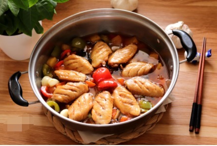 不用去饭店,三汁焖锅在家就能做,一大锅不到30元就让家人吃到撑