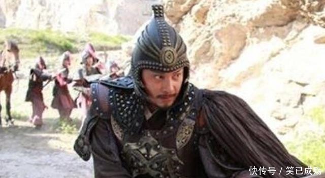 他先斩梁山4位好汉,再与梁山4将打平,最后被林冲一枪刺死!