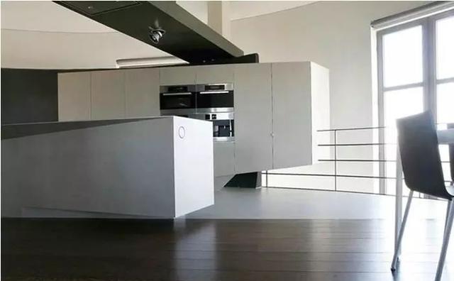 小伙花30万买下破水塔,被人嘲笑也不恼,爆改全景房竟值1500万