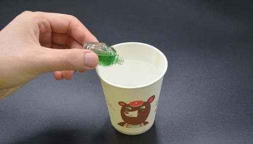 你家有风油精吗？这个用途太聪明了，一年能省不少钱，涨知识了