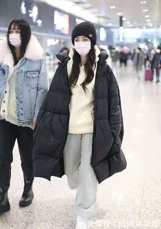 亮色系|徐璐真懂时髦穿搭,烂大街的羽绒服配运动套装,高级又洋气
