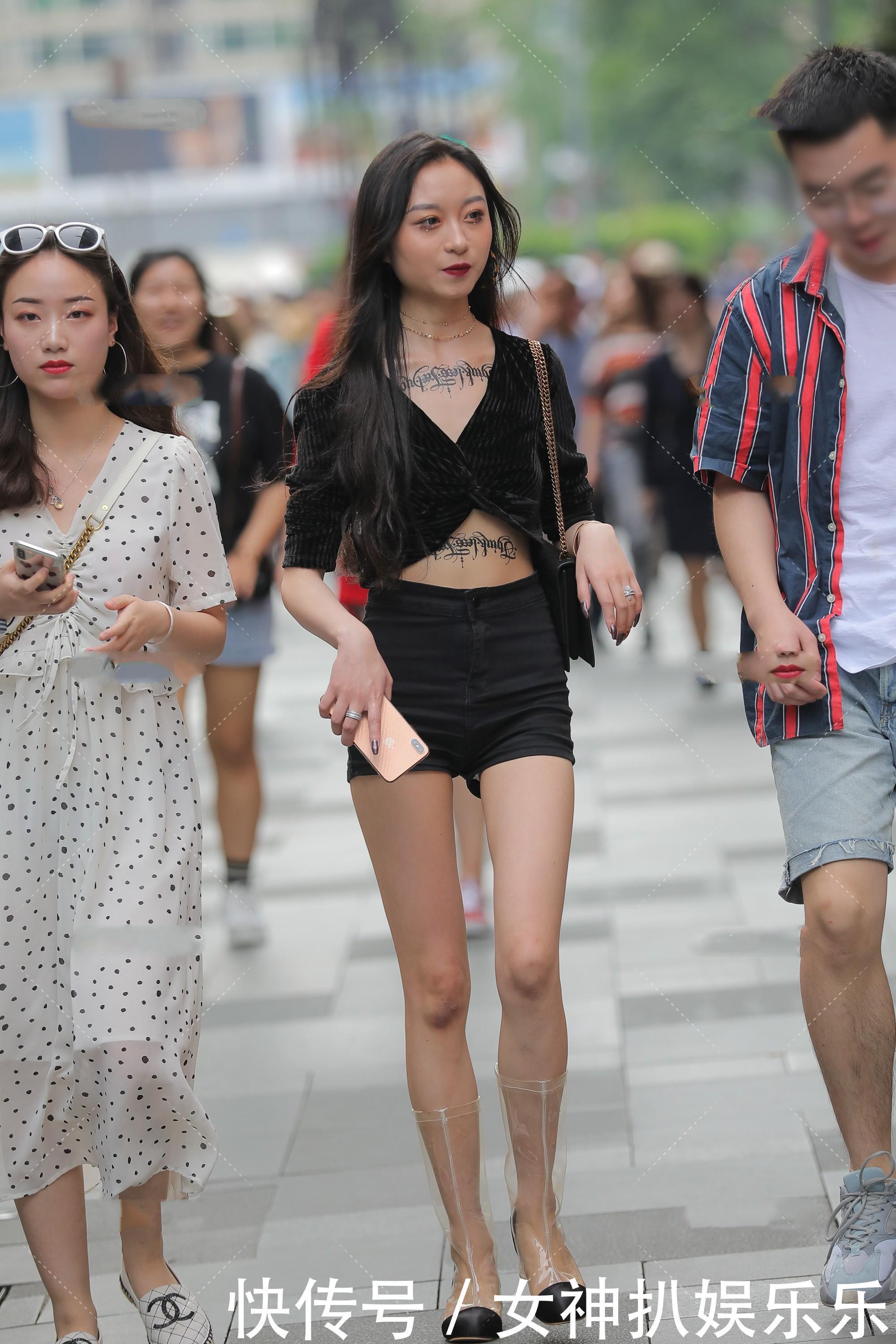 女生|女生的透明鞋,酷帅十足,黑色系显高级气质