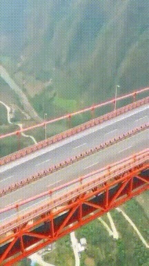 小姐姐 小姑娘这是专门给你量身定做的旗袍吧,看起来果然合适,哈哈!